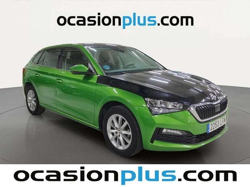 Usado Skoda Scala Ambition 95 CV (69 kW) 2020 Verde Utilitario