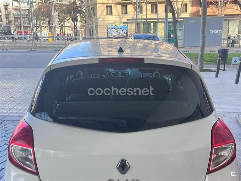 Usado Renault Clio IV Authentique 75 CV (55 kW) 2012 Blanco Berlina