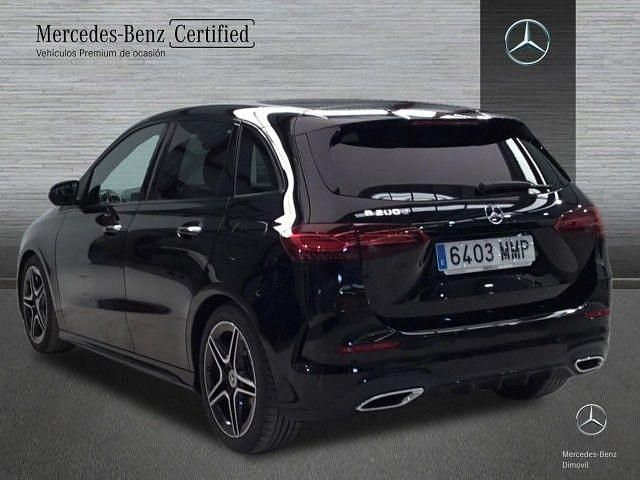Usado Mercedes B200 AMG line 150 CV (110 kW) 2024 Negro noche Monovolumen