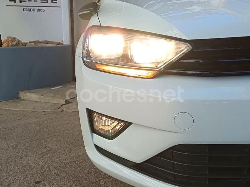 Usado VW Golf Sportsvan Advance 110 CV (80 kW) 2014 Blanco Monovolumen