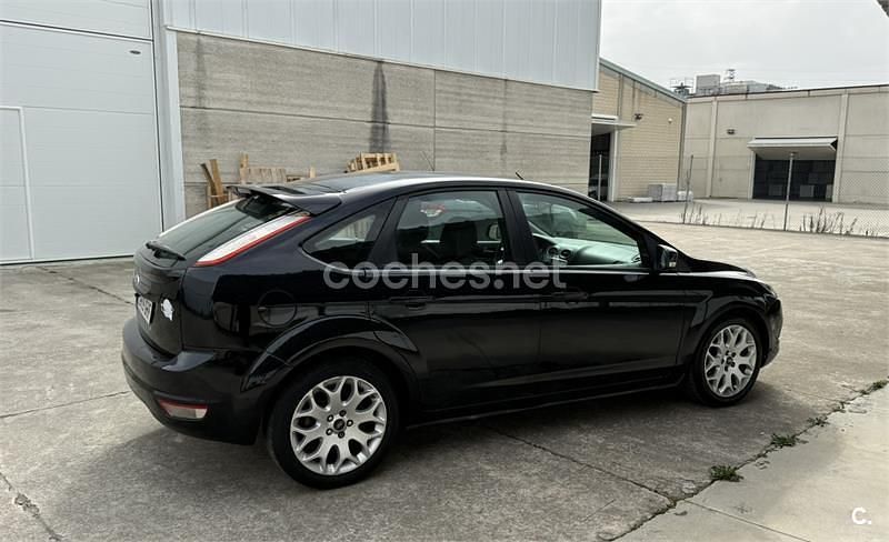 Usado Ford Focus Trend 100 CV (73 kW) 2008 Negro Berlina