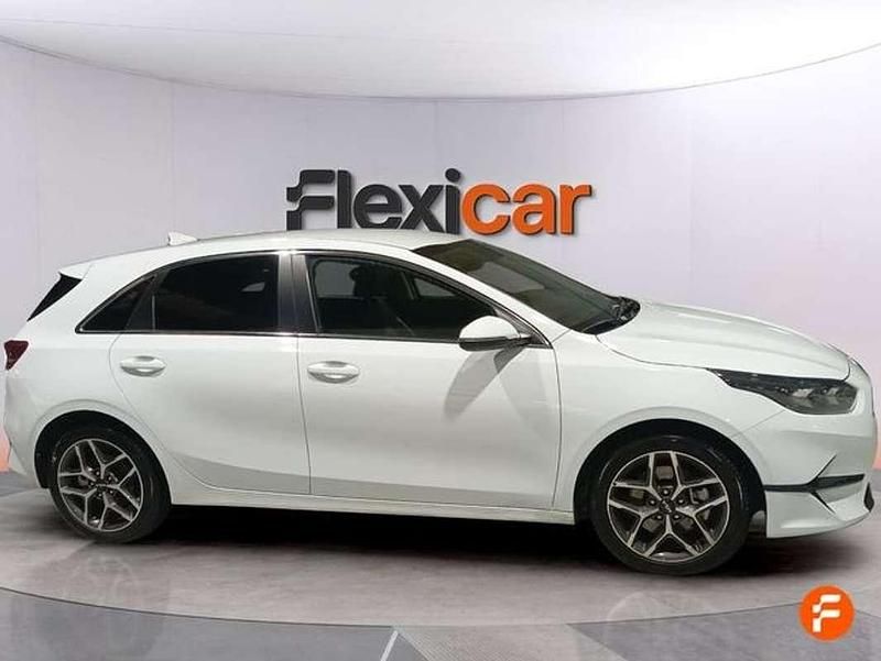Usado Kia Ceed 120 CV (88 kW) 2024 Blanco Utilitario