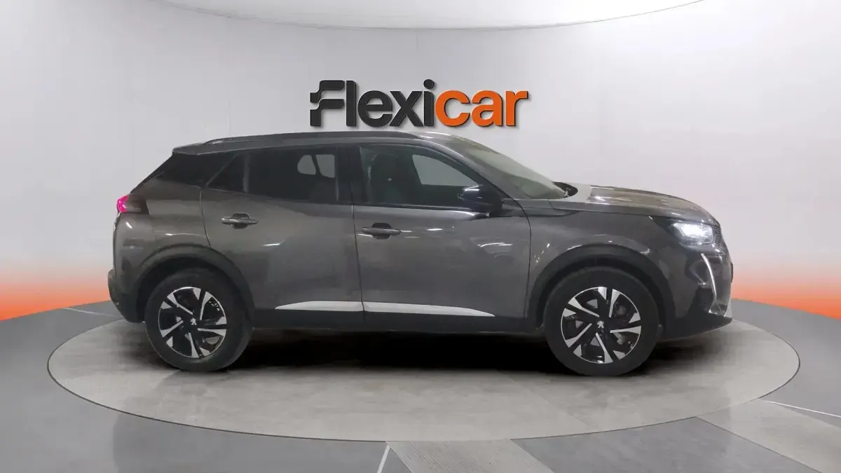 Käytetty Peugeot 2008 Active 110 HP (80 kW) 2022 Harmaa Katumaasturi