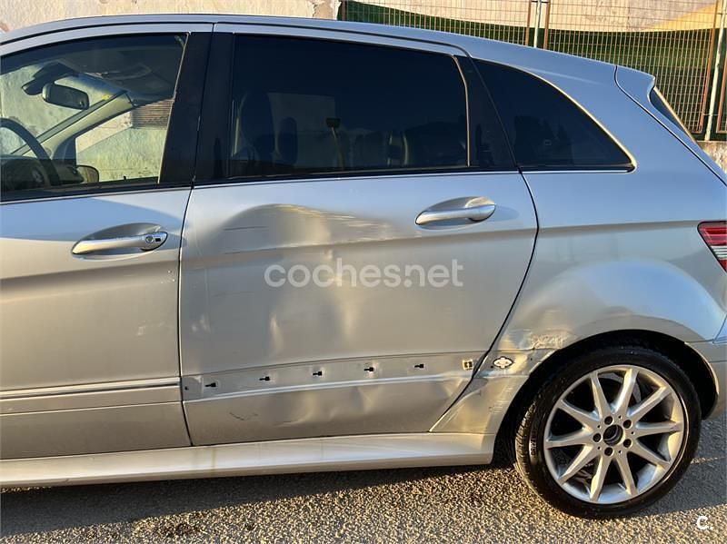 Usado Mercedes B200 140 CV (102 kW) 2007 Gris / plata Monovolumen