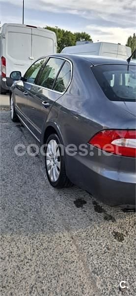 Usado Skoda Superb Ambition 170 CV (125 kW) 2009 Gris / plata Berlina