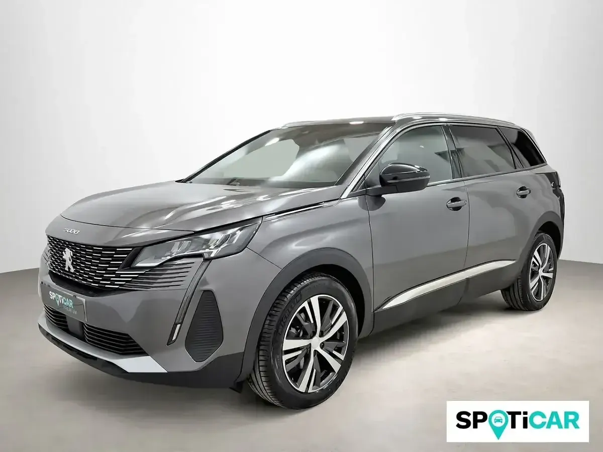 Usado Peugeot 5008 Allure 131 CV (96 kW) 2024 Gris SUV