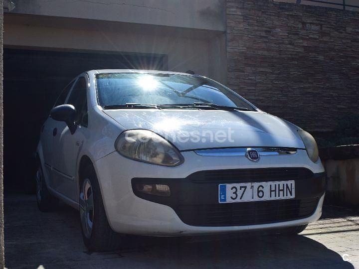 Usado Fiat Punto Easy 75 CV (55 kW) 2011 Blanco Utilitario