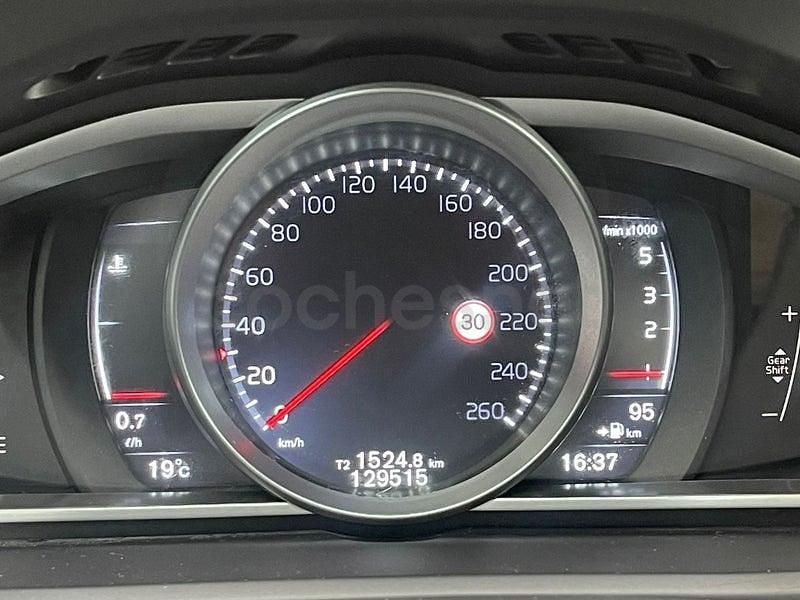 Usado Volvo V40 Momentum 120 CV (88 kW) 2015 Blanco Berlina