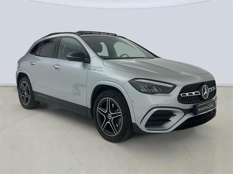 Usado Mercedes GLA250 218 CV (160 kW) 2025 Plata hightec SUV