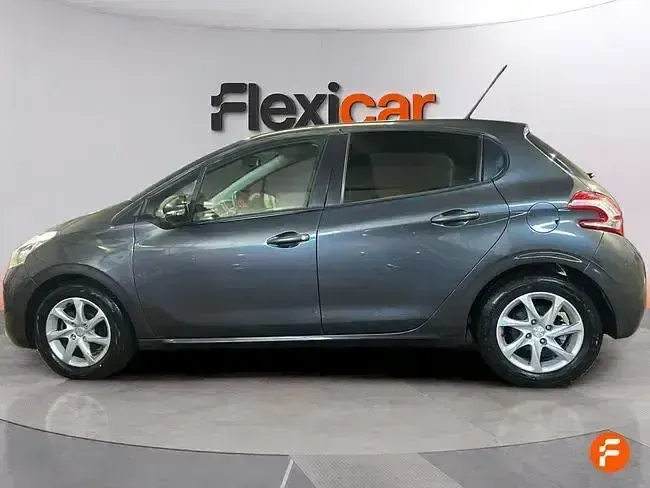 Usado Peugeot 208 Allure 92 CV (67 kW) 2015 Gris Utilitario
