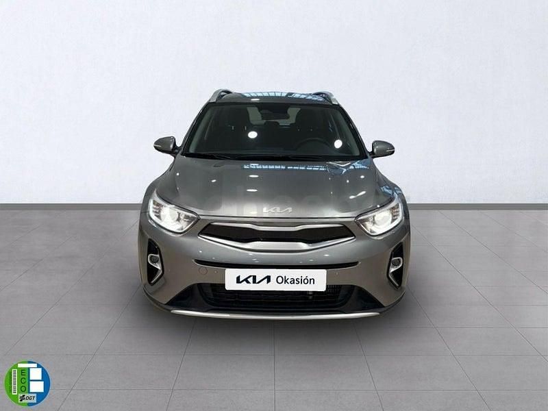 Usado Kia Stonic 79 CV (58 kW) 2024 Gris / plata SUV