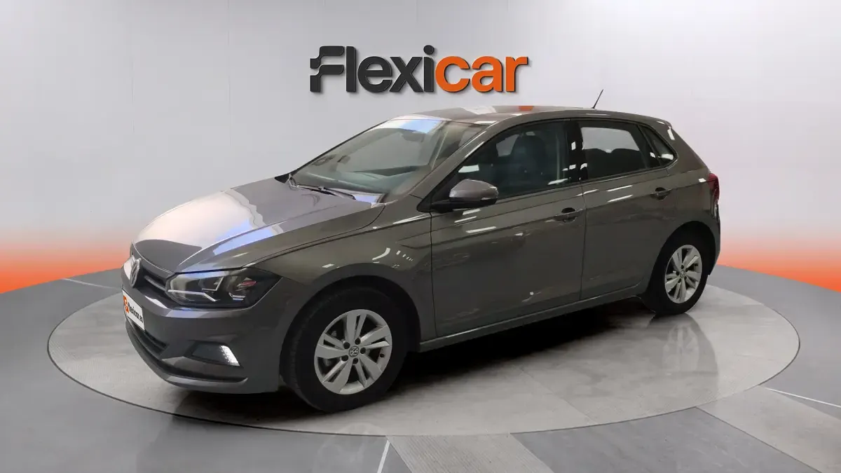 Usado VW Polo Advance 75 CV (55 kW) 2018 Gris Utilitario