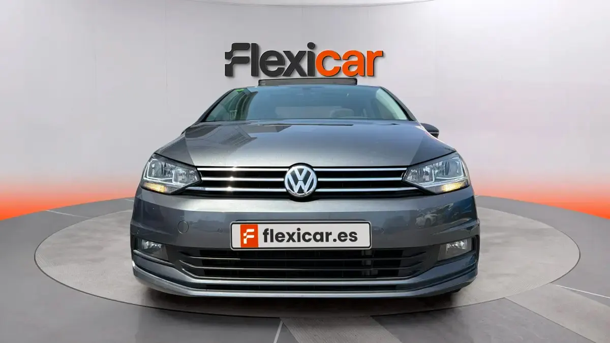 Usado VW Touran Advance 150 CV (110 kW) 2019 Gris Monovolumen