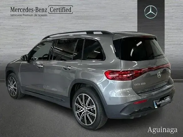Usado Mercedes EQB300 167 kW (228 CV) 2025 Gris montaña SUV