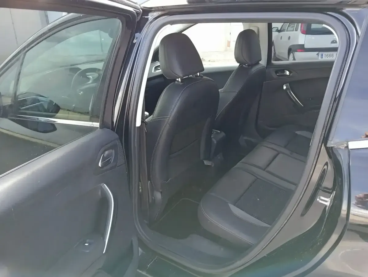Usado Peugeot 2008 Allure 116 CV (85 kW) 2015 Negro SUV
