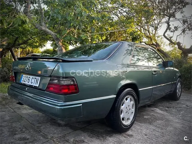 Usado Mercedes E320 220 CV (161 kW) 1993 Verde Coupe