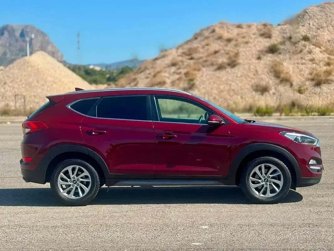 Usado Hyundai Tucson 131 CV (96 kW) 2015 Burdeos SUV