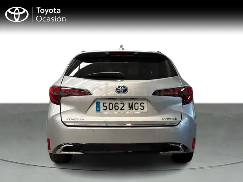 Usado Toyota Corolla Edition 140 CV (102 kW) 2023 Gris / plata Familiar