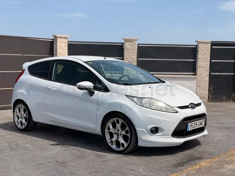 Usado Ford Fiesta Sport 90 CV (66 kW) 2009 Blanco Utilitario