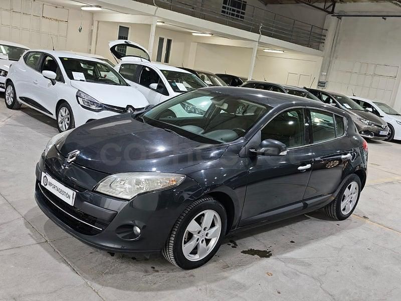 Usado Renault Mégane Dynamique 110 CV (80 kW) 2011 Gris / plata Berlina