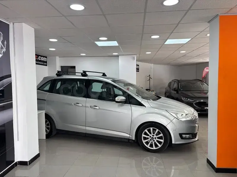 Usado Ford Grand C-Max Titanium 120 CV (88 kW) 2017 Gris / plata Monovolumen