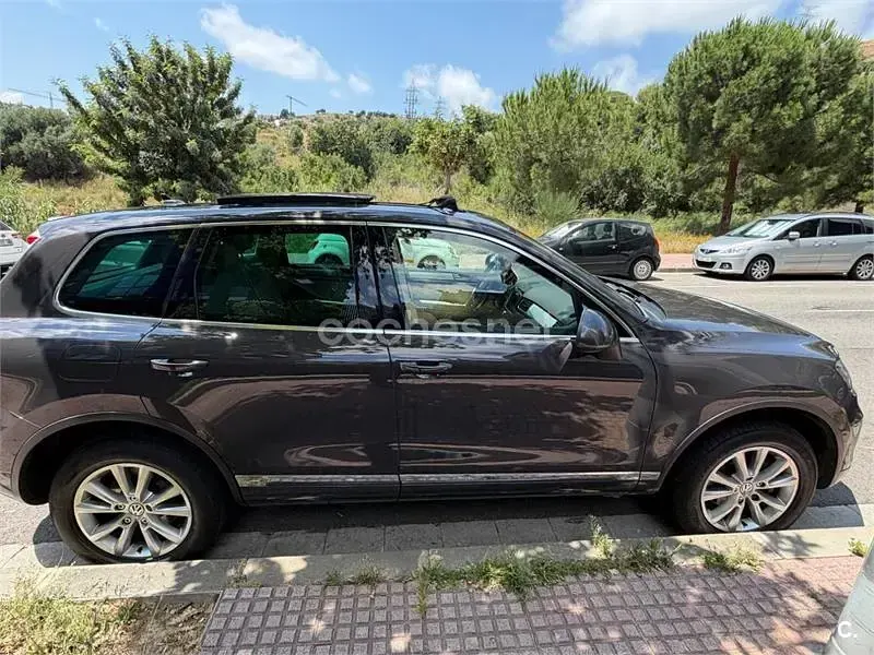 Usado VW Touareg 245 CV (180 kW) 2012 Gris / plata SUV