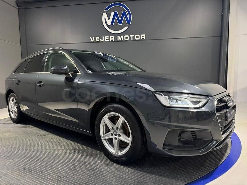 Usado Audi A4 Advanced Plus 136 CV (100 kW) 2019 Gris / plata Familiar