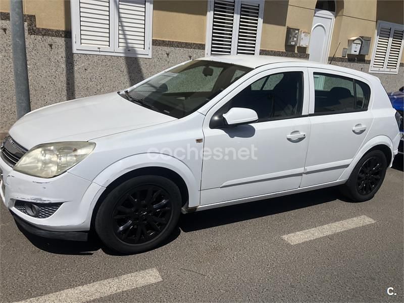 Blanco Usado 2009 Opel Astra Edition Berlina | 2150 € (Buen precio) - Imagen 1/3