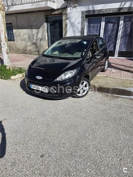 Usado Ford Fiesta Trend 82 CV (60 kW) 2010 Negro Utilitario