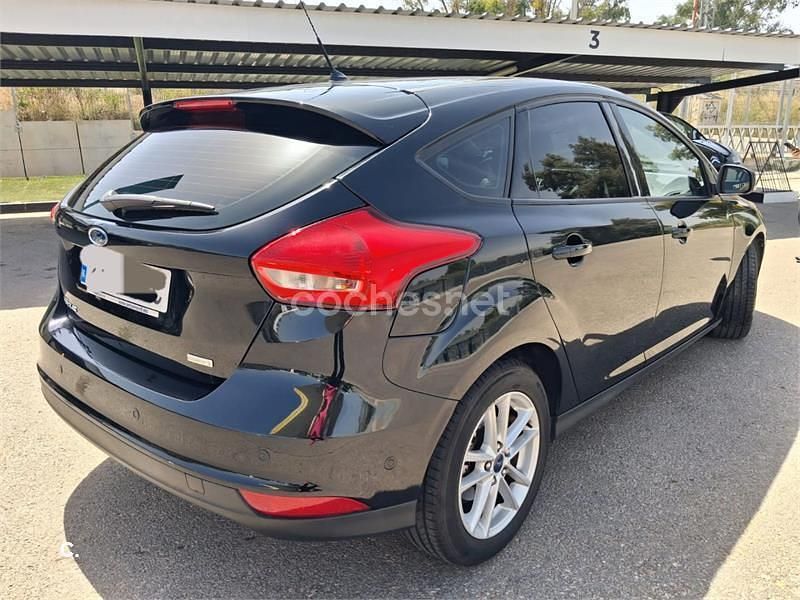 Usado Ford Focus Trend 125 CV (91 kW) 2016 Negro Berlina
