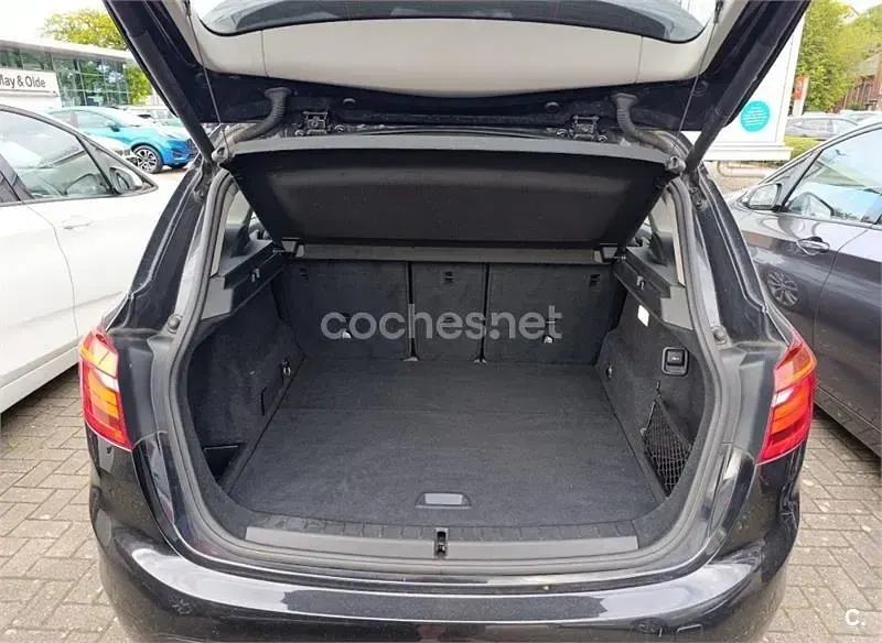 Usado BMW 216 Active Tourer Sport Line 116 CV (85 kW) 2016 Negro Monovolumen