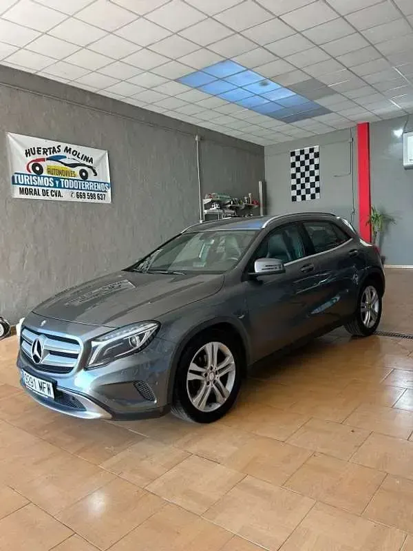 Usado Mercedes GLA200 Urban 136 CV (100 kW) 2014 Gris SUV