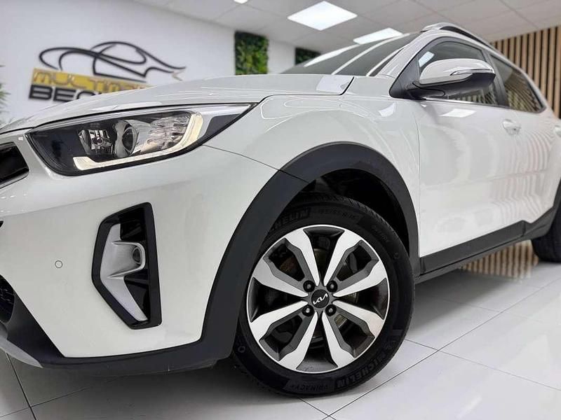 Usado Kia Stonic 101 CV (74 kW) 2022 Blanco SUV
