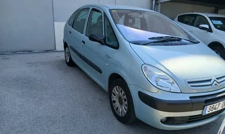 Usado Citroën Xsara Picasso 95 CV (69 kW) 2004 Azul Monovolumen