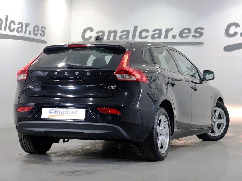 Usado Volvo V40 Kinetic 115 CV (84 kW) 2012 Negro Familiar