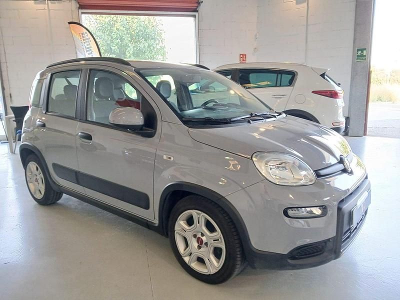 Usado Fiat Panda 69 CV (50 kW) 2023 Gris claro