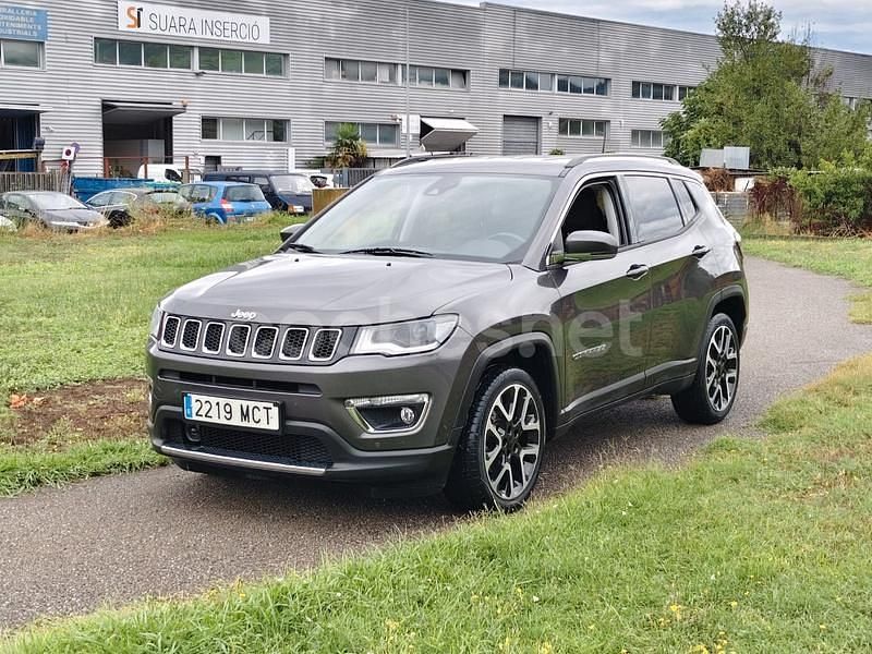 Usado Jeep Compass Limited 150 CV (110 kW) 2022 Gris / plata SUV