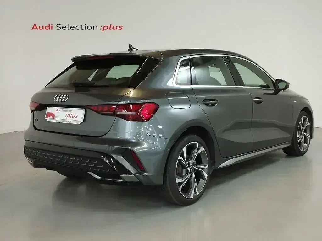 Usado Audi A3 e-tron S-Line 204 CV (150 kW) 2025 Gris Utilitario