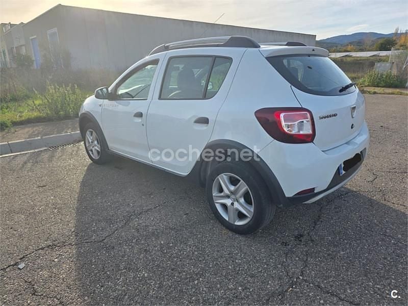 Usado Dacia Sandero Stepway 90 CV (66 kW) 2016 Blanco Berlina