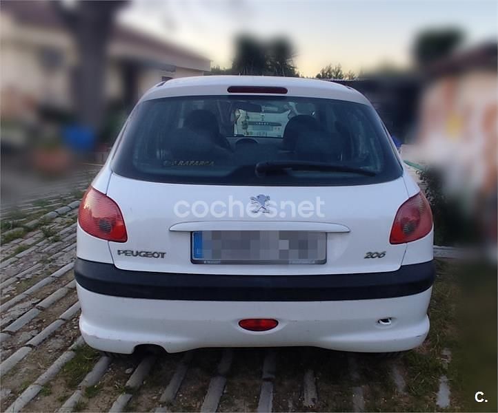Usado Peugeot 206 75 CV (55 kW) 2003 Blanco Berlina