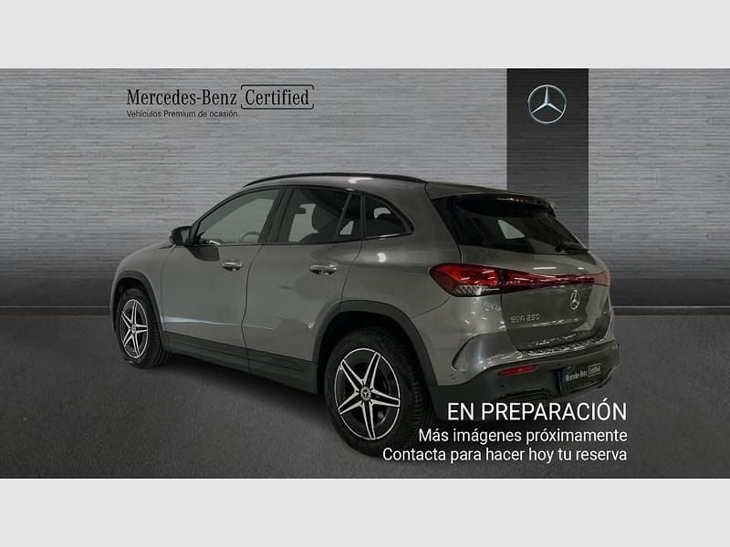 Usado Mercedes EQA250 AMG line 139 kW (190 CV) 2021 Gris / plateado SUV