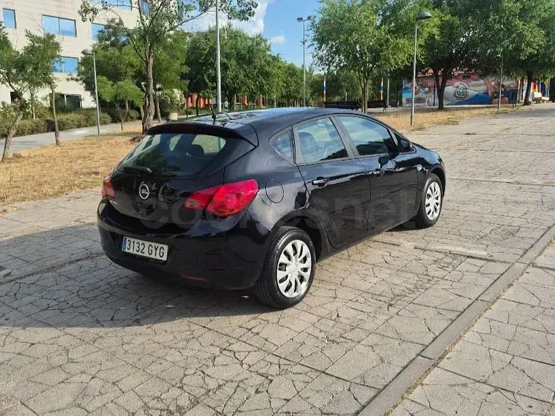 Usado Opel Astra Enjoy 115 CV (84 kW) 2010 Negro Berlina