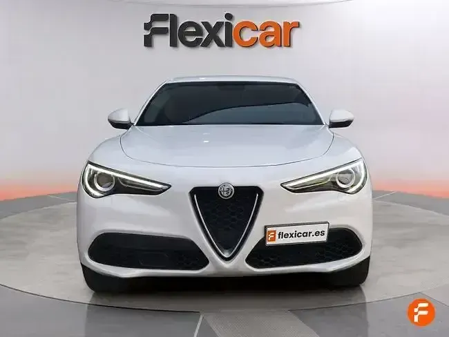 Usado Alfa Romeo Stelvio Executive 201 CV (147 kW) 2017 Blanco SUV