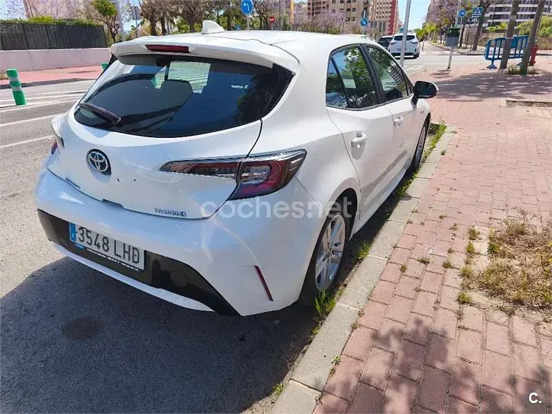 Używany Toyota Corolla Active 122 KM (89 kW) 2020 Biały Sedan/Limuzyna