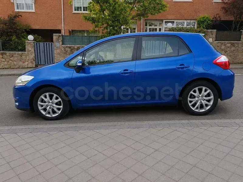 Usado Toyota Auris Active 132 CV (97 kW) 2012 Azul Berlina