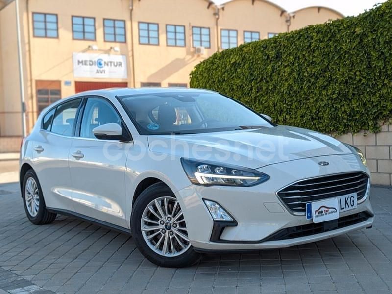 Gris / plata Usado 2020 Ford Focus Titanium Berlina | 13.950 € (Precio justo) - Imagen 1/4