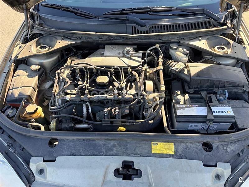 Usado Ford Mondeo Futura 130 CV (95 kW) 2005 Beige Berlina