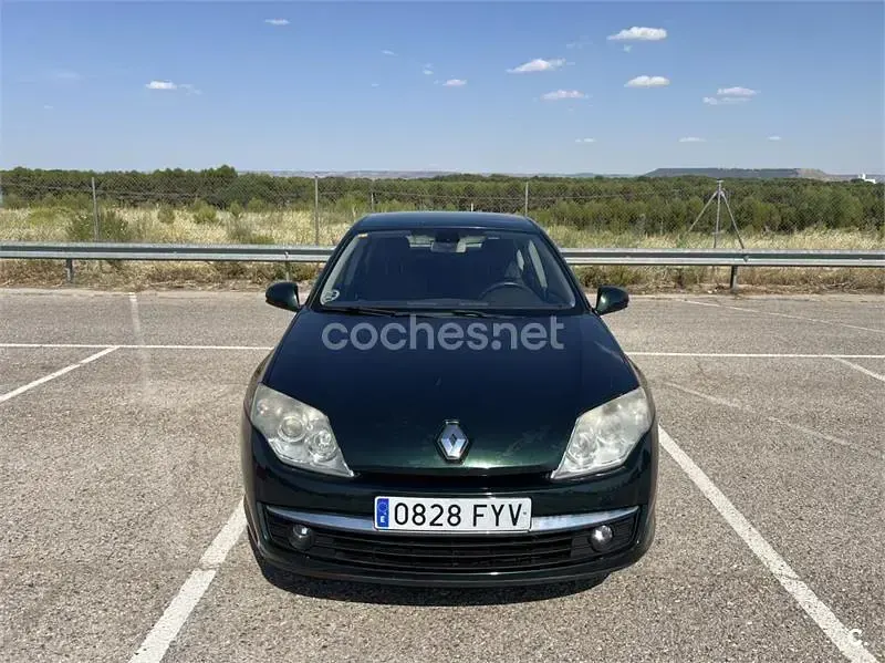 Usado Renault Laguna III Dynamique 150 CV (110 kW) 2007 Verde Berlina