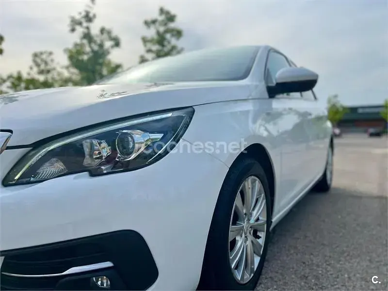 Usado Peugeot 308 Style 100 CV (73 kW) 2020 Blanco Berlina