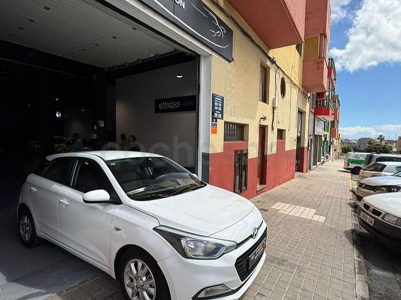 Usado Hyundai i20 100 CV (73 kW) 2017 Blanco Berlina